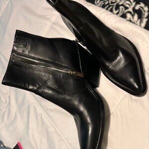New DV mid ankle Rutger bootie.